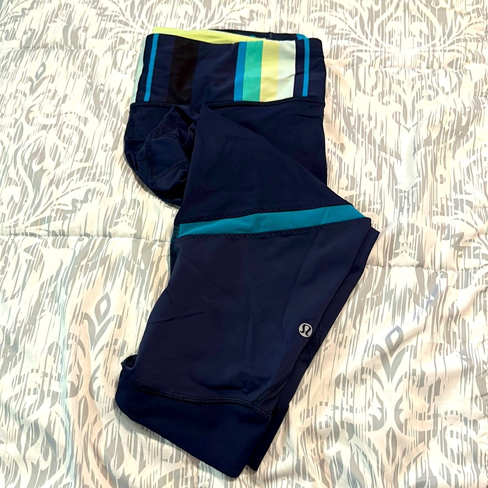 Lululemon athletic capri pants navy blue size 12